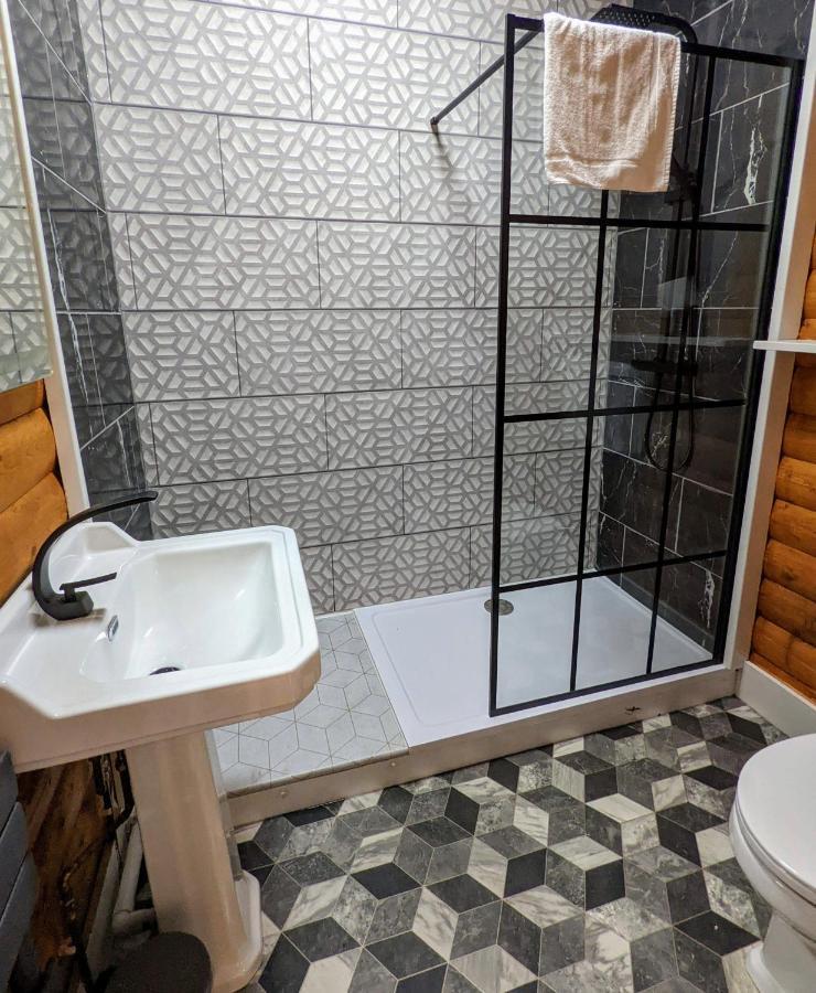 Villa Kaoglen-Spruce-Hot Tub-Forrest Setting-Pet Friendly Balnald Exterior foto